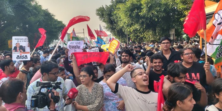 Bihar: AISA holds protest in Patna over SIR row; scores detained