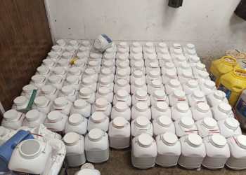 Gujarat food unit sealed over sauce-like food product; 2,000 kg of stock prohibited