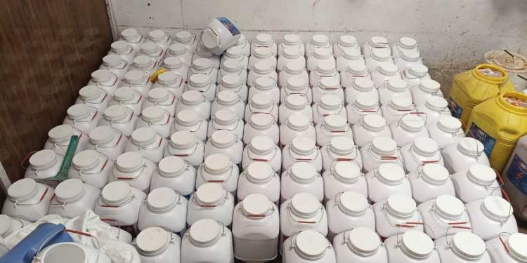 Gujarat food unit sealed over sauce-like food product; 2,000 kg of stock prohibited