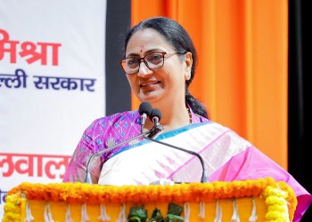 Delhi CM tells officials to ensure clean, well-lit city during festivals