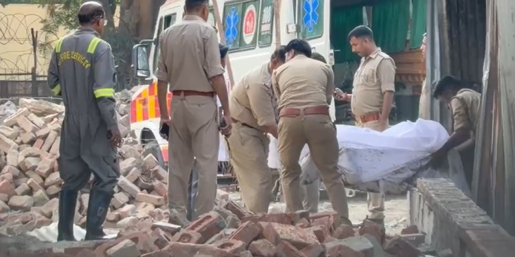 One dead after massive fire engulfs several food shops in Noida