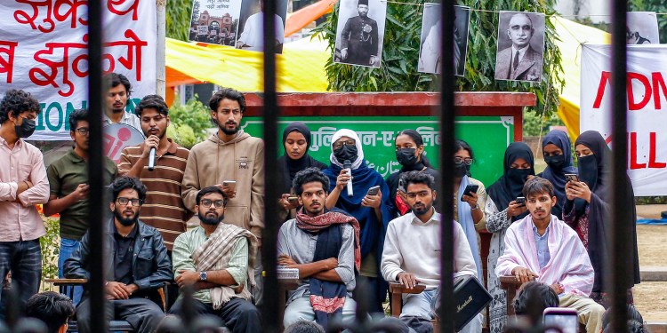 Delhi Police register FIR against unknown persons in Jamia vandalism case
