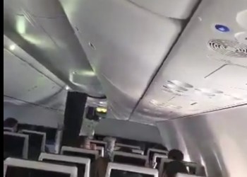 Flydubai Flight Mein Pilot Par Hamla, Passengers Ne Cockpit Mein Jaakar Bachaya Plane; Saudi Arabia Mein Emergency Landing.