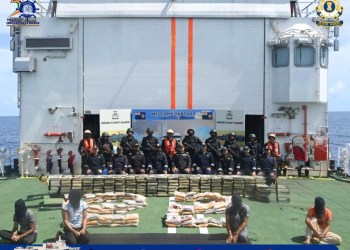 Arabian Sea Mein ₹3,000 Crore Ki Drugs Baramad, Iranian Boat Se 5 Pakistani Pakde Gaye.
