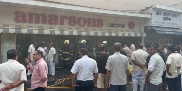 Mumbai Fire: Mahalaxmi Mein Amarsons Collection Shop Mein Aag, Koi Injured Nahi