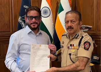 Waris Pathan Ne Mumbai Airport Masjid Vivad Mein Kirit Somaiya Ke Khilaf Complaint File ki