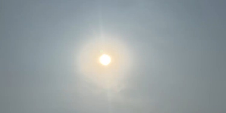 Mumbai Mein Garmi Aur Humidity Se Bura Haal, Temperature 37°C Tak Pahunchne Ka Anuman; AQI 283.