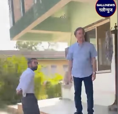 Trustee Ateeq Anwar Agboatwala kehte nazar aa rahe hain ki yeh Masjid nahi, balki Prayer Room hai, jaise Airport aur Mall mein hota hai