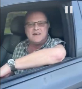 Canada Mein Hijab Pehni Muslim Khatoon Ko Pareshan Karne Wale Shakhs Ko 2 Naujawan Ladkiyon Ne Diya Jawab, Video Viral.