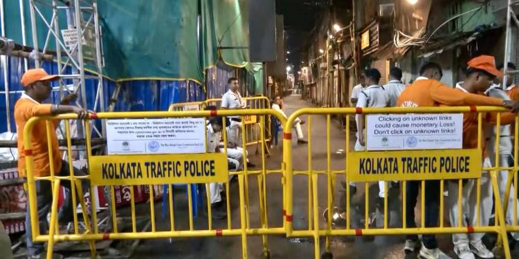 Kolkata stampede: Uncertainties prevail over idol immersion of Chorbagan puja pandal