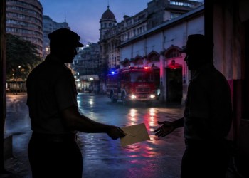 Mumbai fort Fire Brigade Ke 2 Officers Par Rishwat Ka Aarop, ₹80,000 Lete Ek Officer Range Haath Pakda Gaya