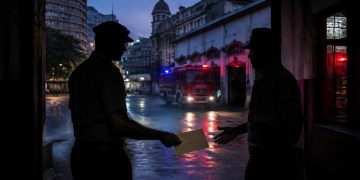 Mumbai fort Fire Brigade Ke 2 Officers Par Rishwat Ka Aarop, ₹80,000 Lete Ek Officer Range Haath Pakda Gaya