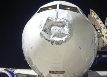 17,000 Feet par IndiGo Flight ko Lightning Strike, Nose Damaged; Lucknow mein Safe Landing.