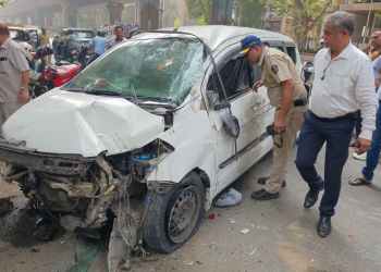 Mumbai Matunga Mein Speeding Car Ka Khaufnaak Accident, Hawa Mein 4 Baar Palti!