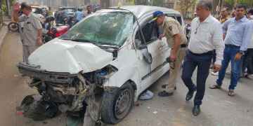 Mumbai Matunga Mein Speeding Car Ka Khaufnaak Accident, Hawa Mein 4 Baar Palti!