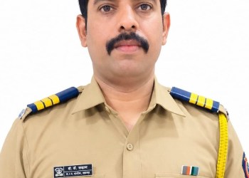 Mumbai Antop Hill Mein 9th Floor Ki Chhat Par Pahunche 21 Saal Ke Yuvak Ki Police Ne Bachayi Jaan
