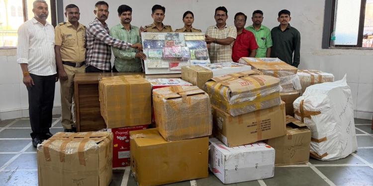 Masjid Bunder Mein ₹72 Lakh Ki Illegal Cigarettes Zabt, Pydhonie Police Ne 19 Logon Ko Liya Hirasat Mein